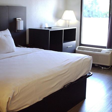 Clarion Pointe Statesville Extérieur photo