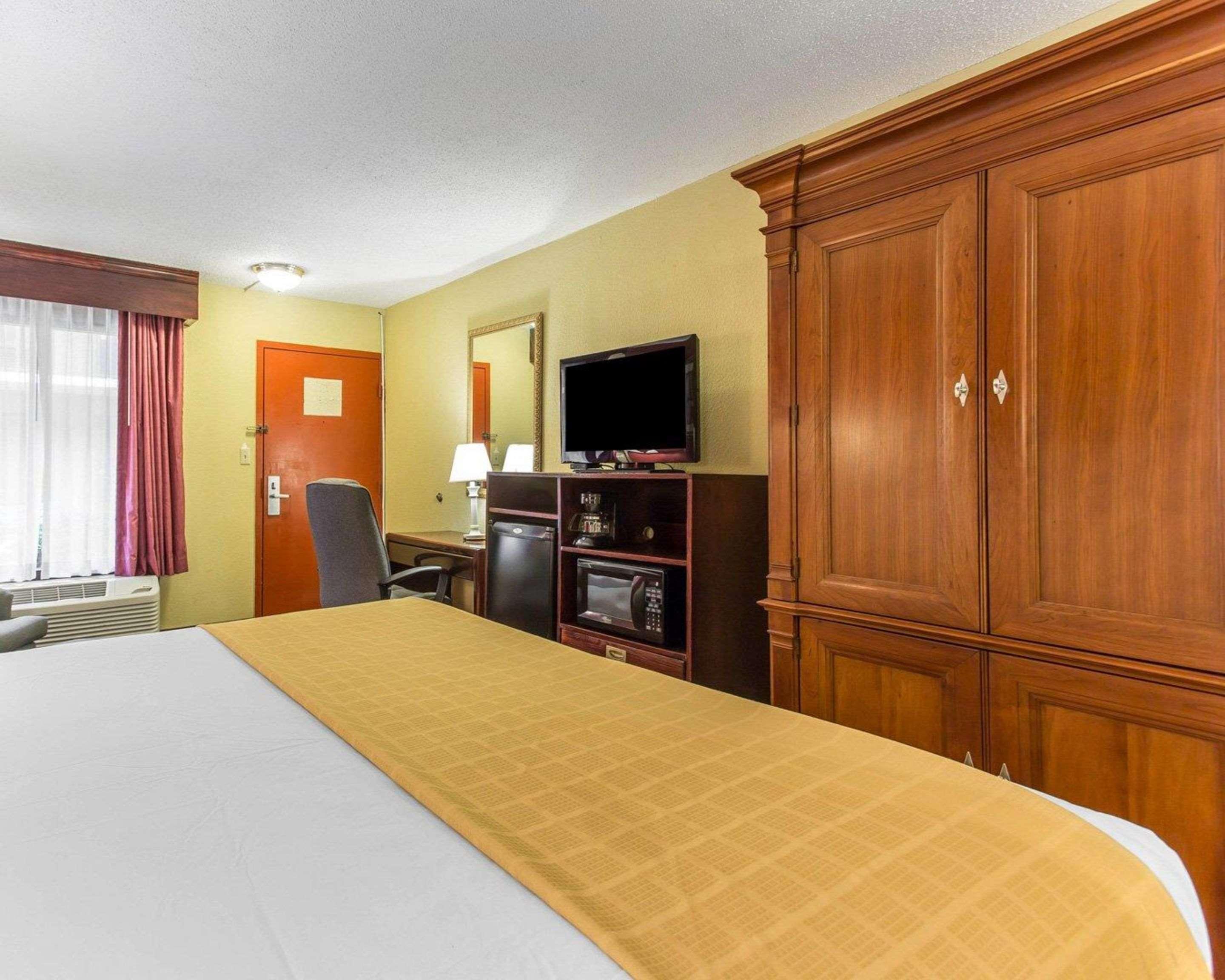 Clarion Pointe Statesville Extérieur photo