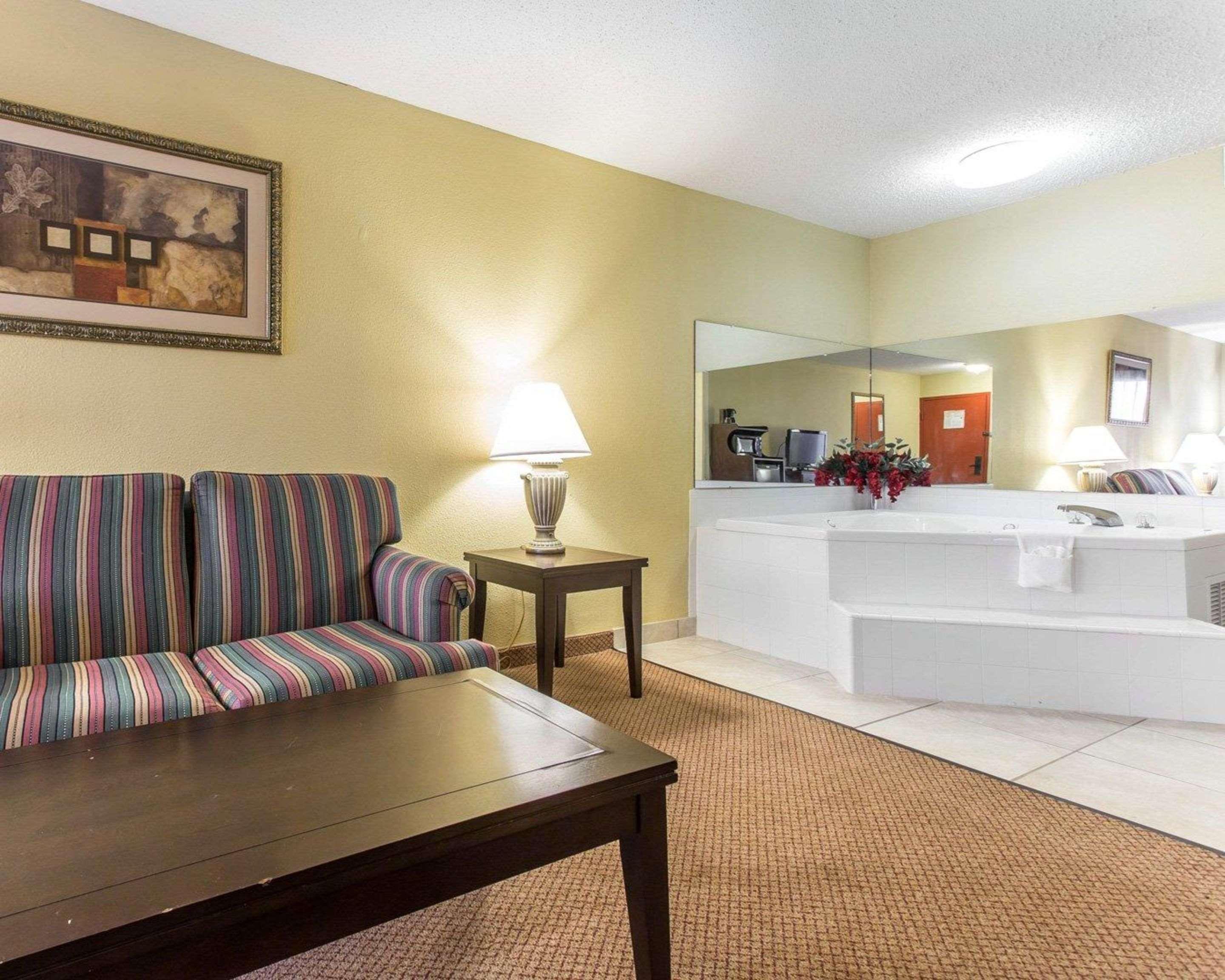 Clarion Pointe Statesville Extérieur photo