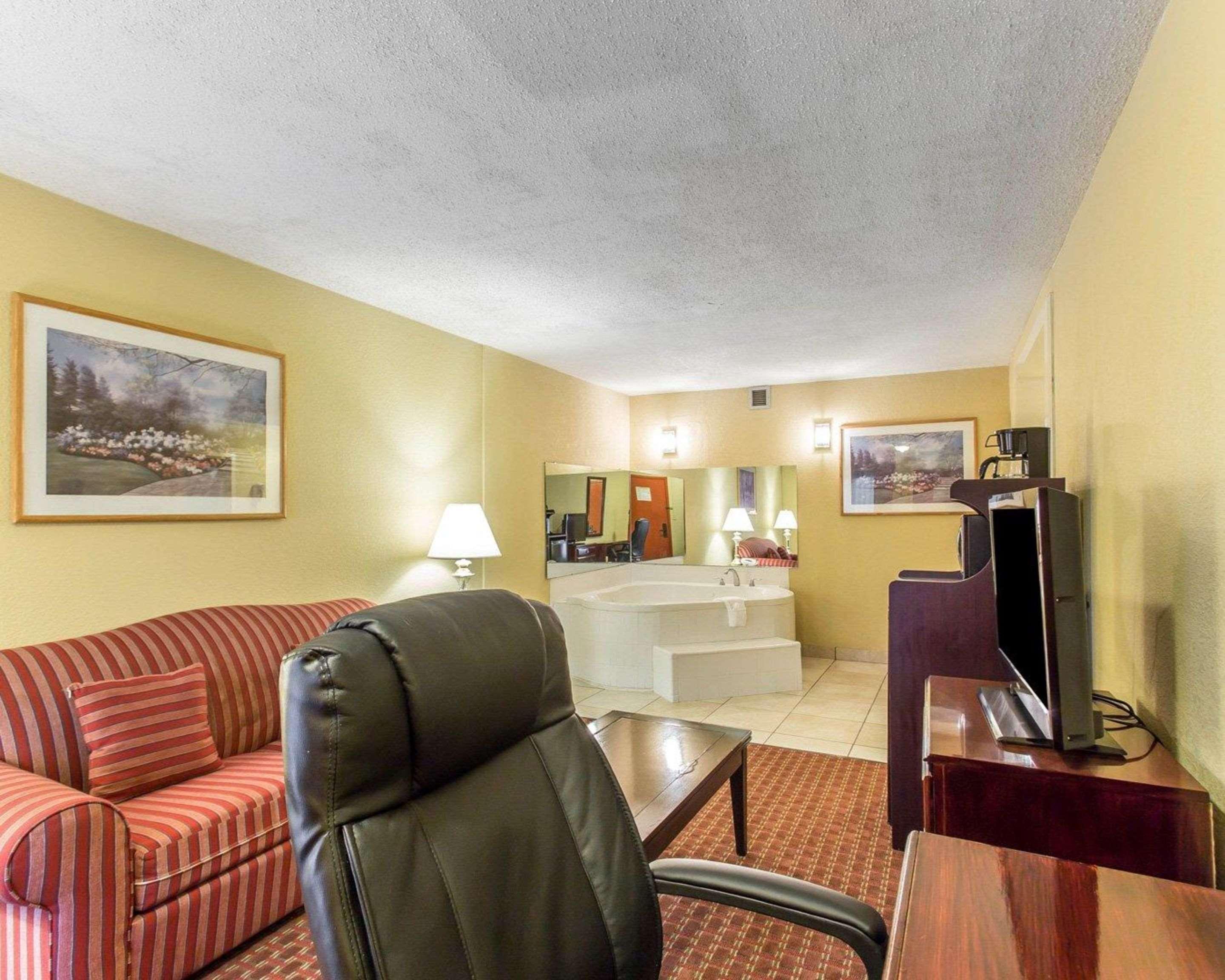 Clarion Pointe Statesville Extérieur photo