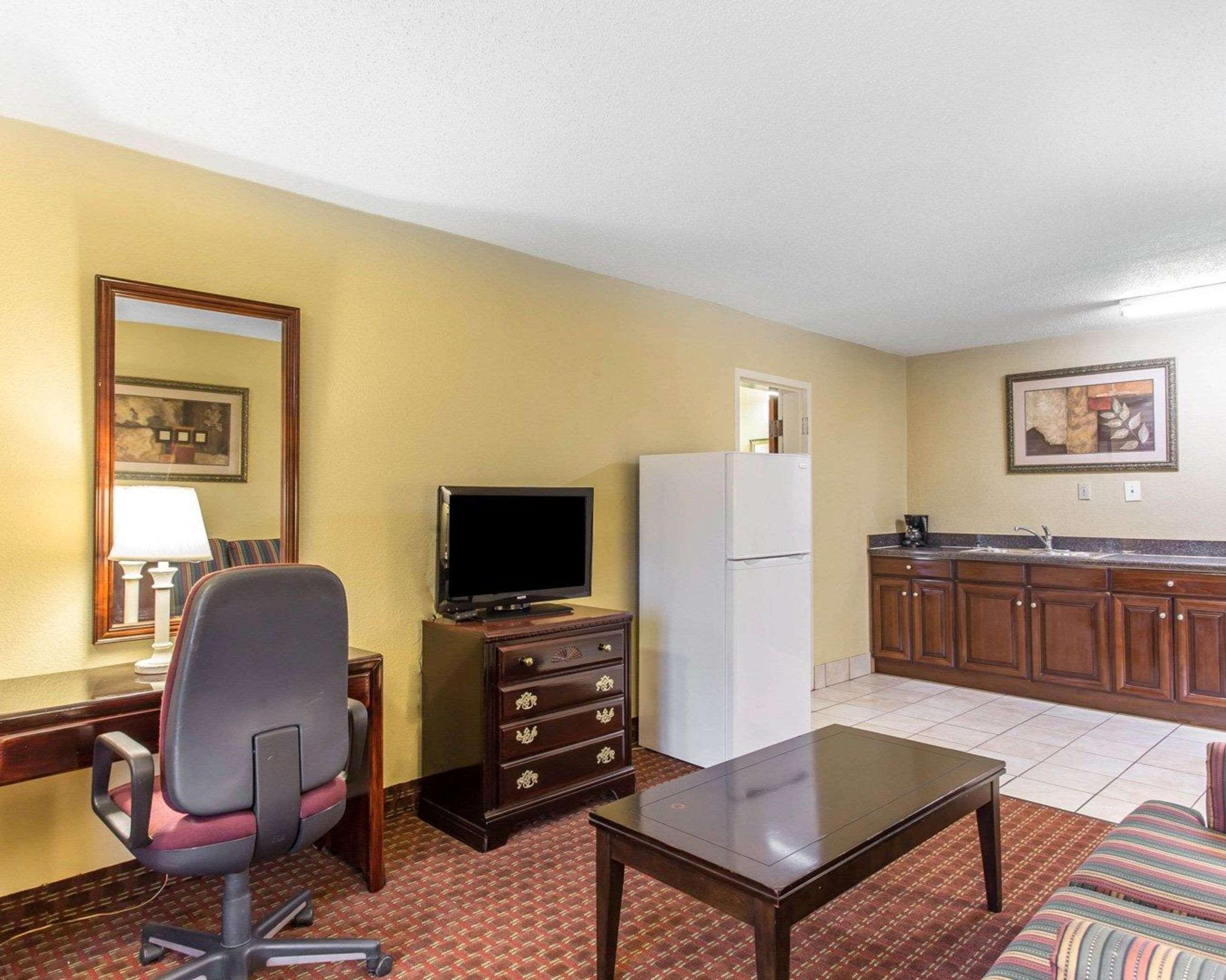 Clarion Pointe Statesville Extérieur photo