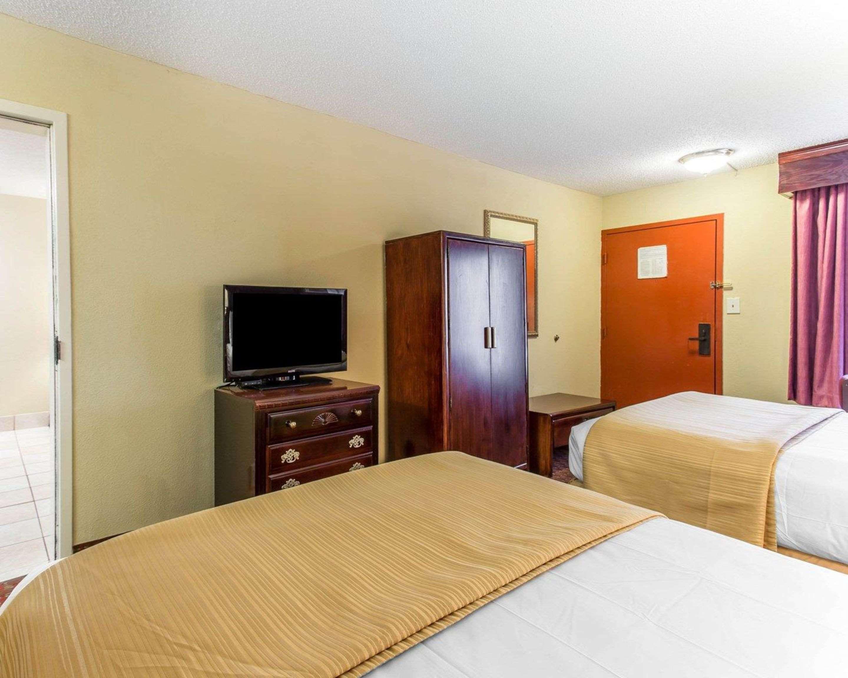 Clarion Pointe Statesville Extérieur photo