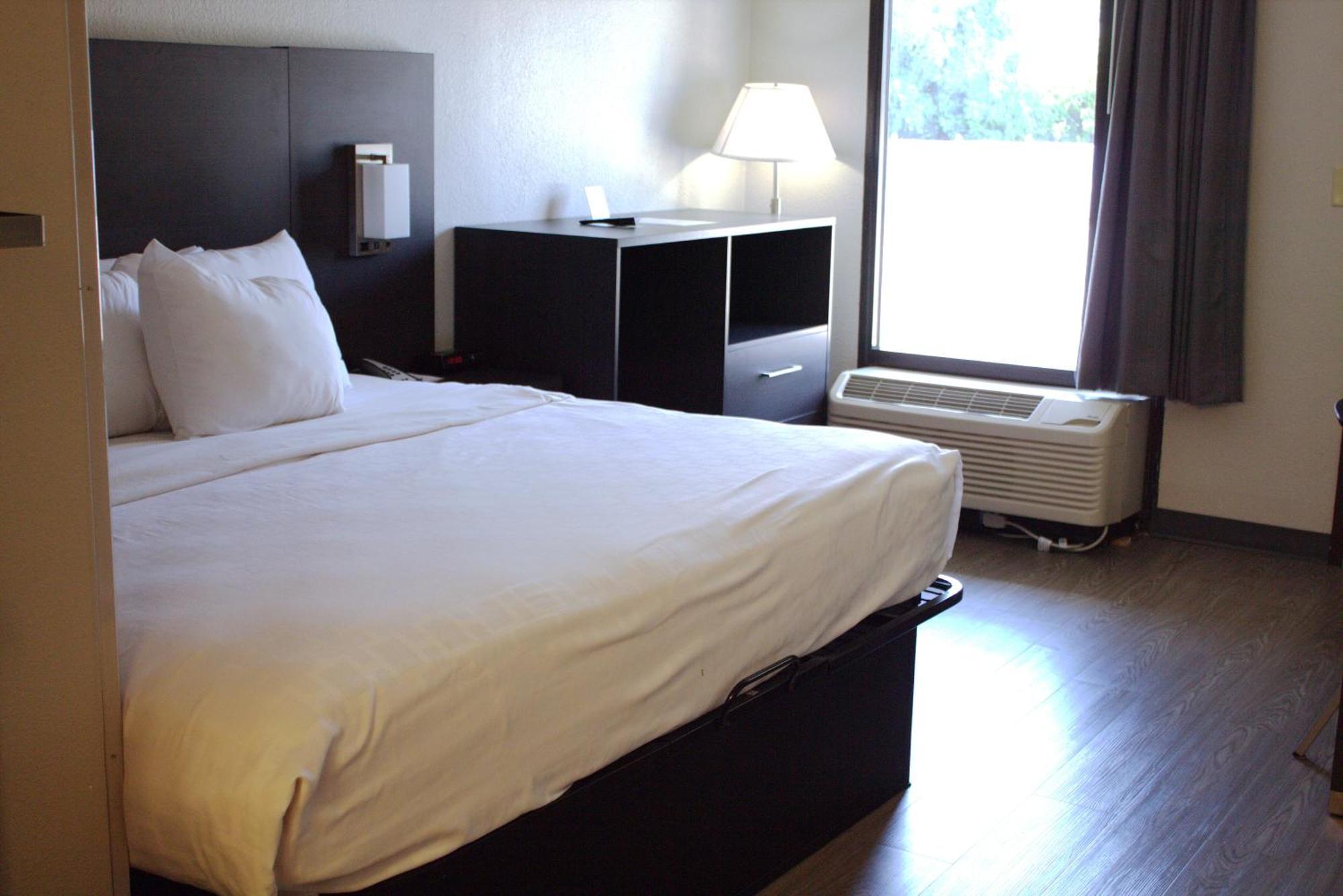 Clarion Pointe Statesville Extérieur photo