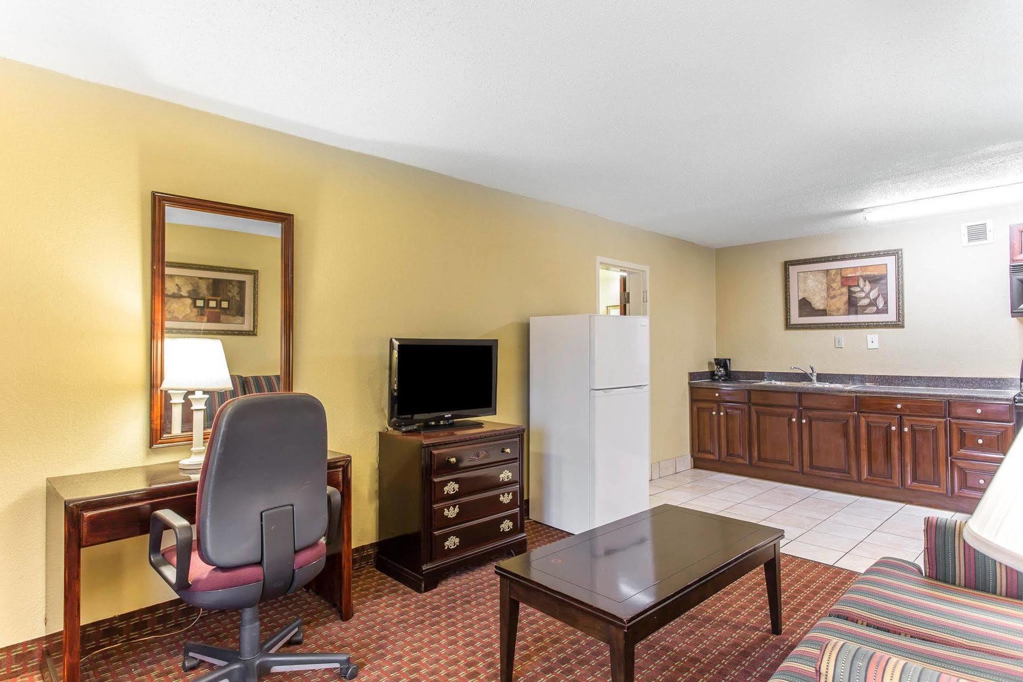 Clarion Pointe Statesville Extérieur photo